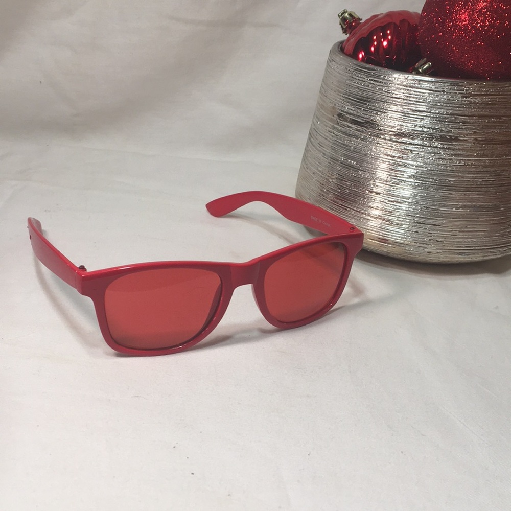 🌞 Red Sunglasses